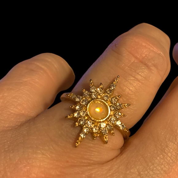 Sun Star Burst Faux Peach Opal & Clear Crystal Woman’s Fashion Ring Jewelry - Picture 3 of 9